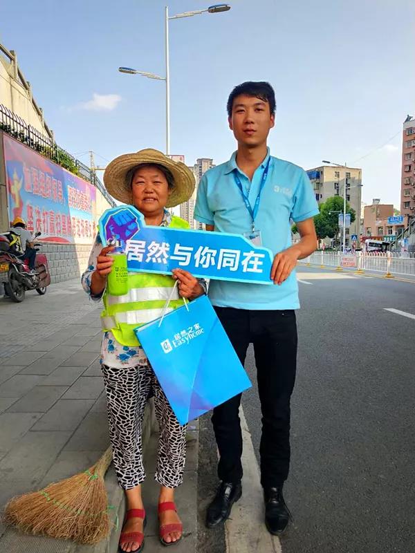 高溫下的堅(jiān)守&mdash;&mdash;致敬最可愛的人，居然之家鄖陽店&ldquo;夏季送清涼&rdquo;